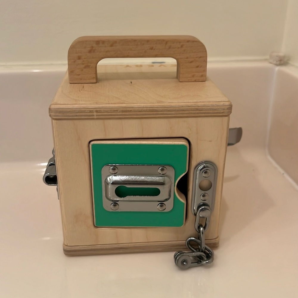 LovEvery Lockbox. Used but great condition. For Months 19, 20, 21.